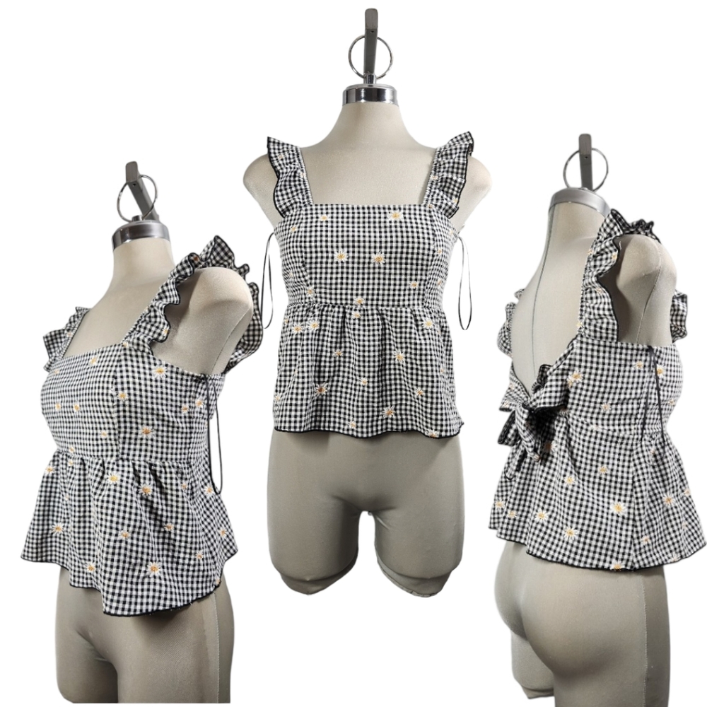 Urban Romantics xs ruffled top gray with embroidered flowers